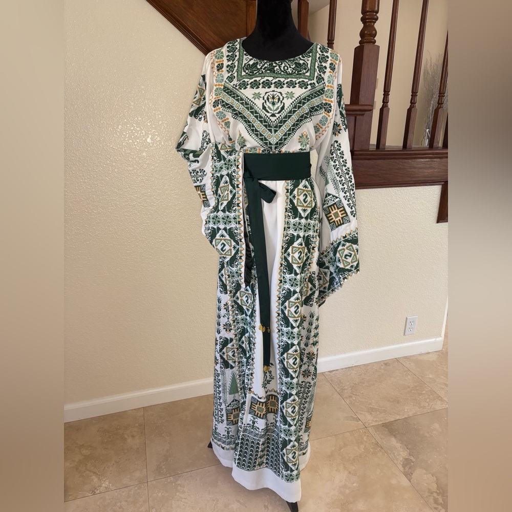 Hand Embroidered tatreez thob thoub thobe
Palestinian dress